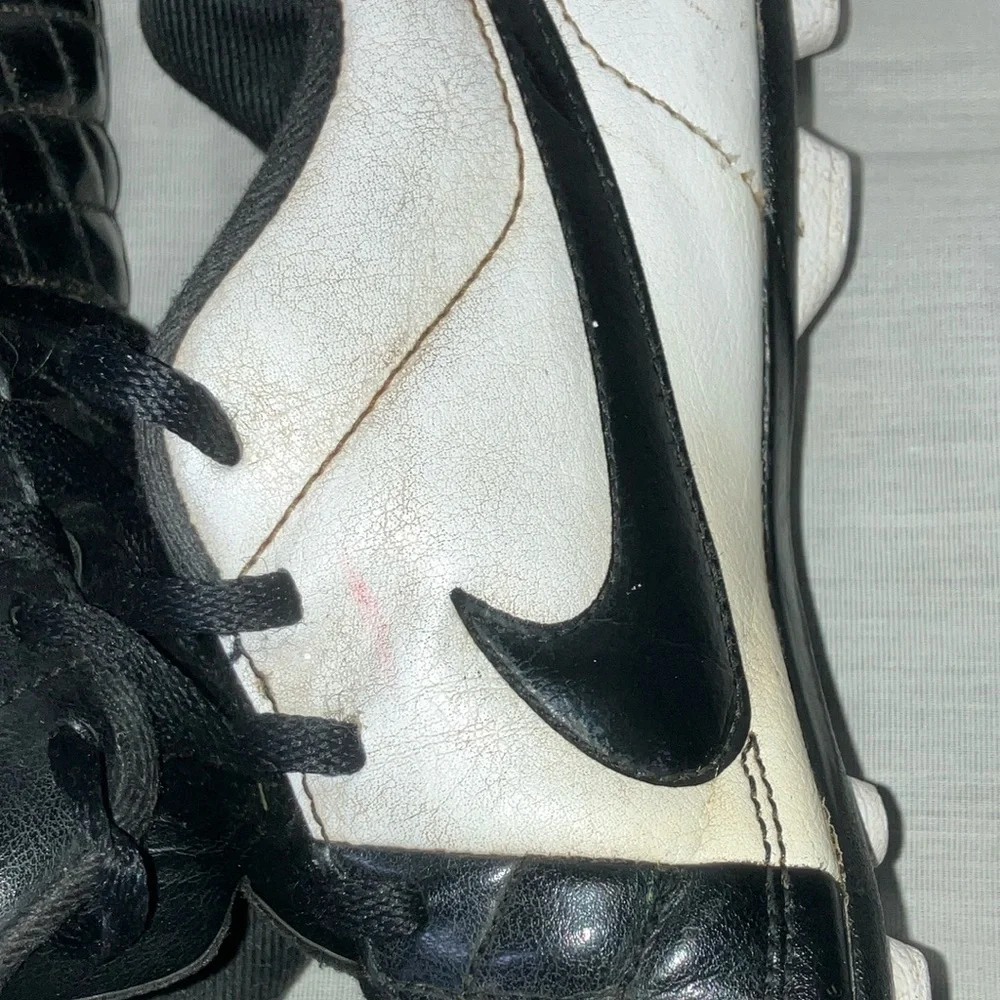 Nike boys/ girls Tiempo soccer shoes / Cleats - some STAINS but good condition - Picture 11 of 16